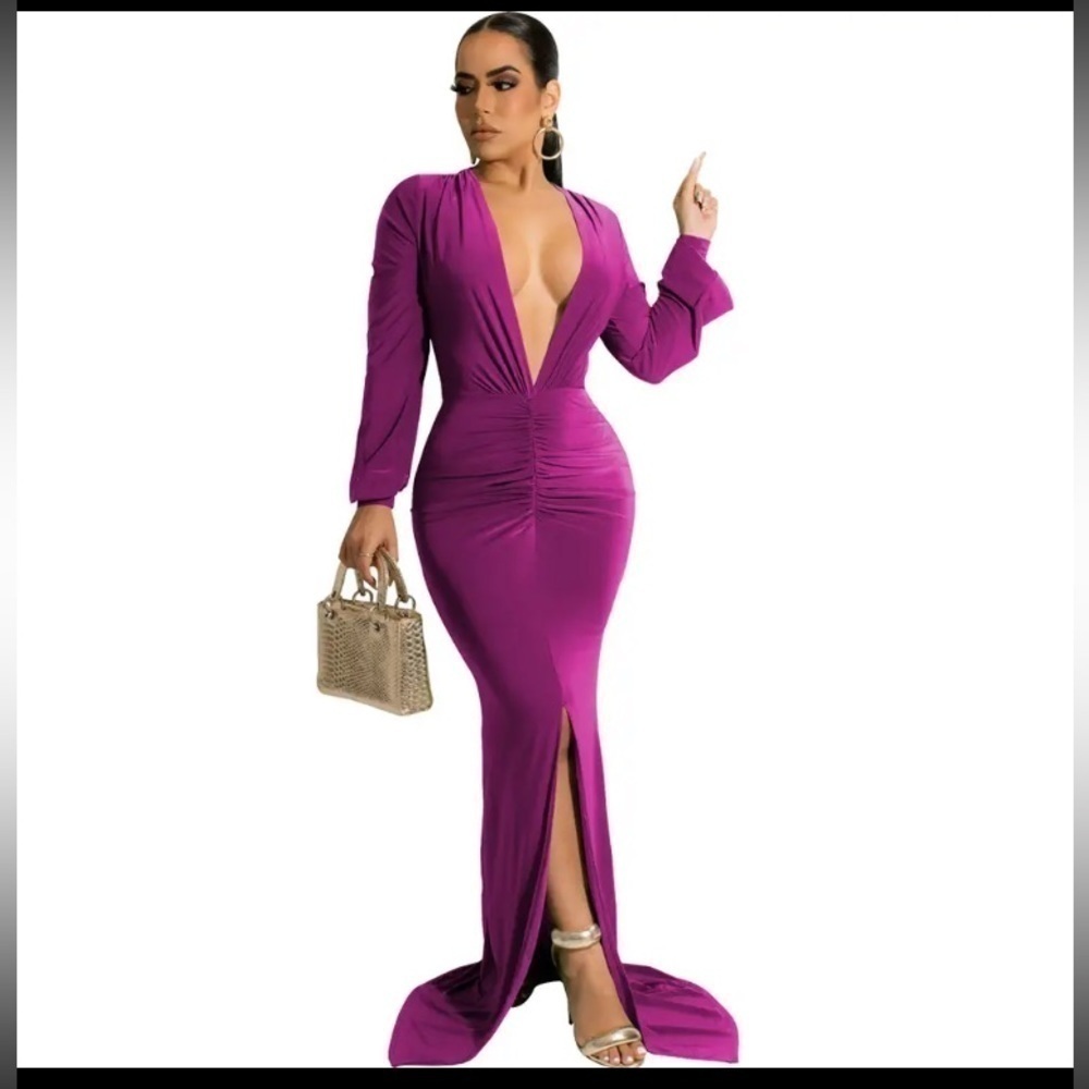 V neck long sleeves max dress. Lycra wine color. Slit